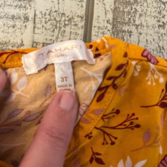 Tahari Girls Flowy Floral long sleeved  Blouse - Picture 3 of 6